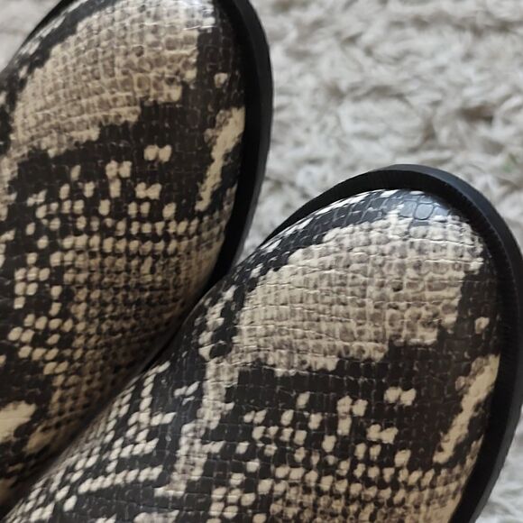 Steve Madden Snakeskin Booties Womens – Revived Clothing Exchange Size 8,5 - Picture 7 of 12